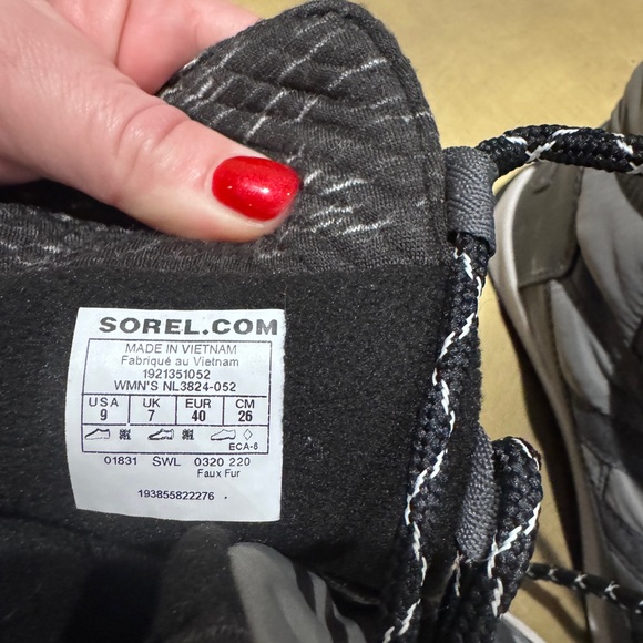 Sorel Gray Quilted Women's Boots size 9 - Picture 2 of 4